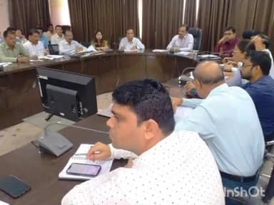 टीकमगढ़: कलेक्ट्रेट में आयोजित टीएल की बैठक में महिला सम्मेलन की तैयारियों के संबंध में विस्तार से हुई समीक्षा