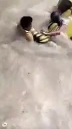 गंगनहर मे पैर फिसलने से गिरी युवती-जल  पुलिसकर्मी ने बचाया #हरिद्वारपुलिस