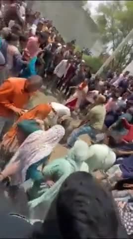 निकम्मे कांग्रेस राज में एक अकेली महिला को मारने निकले सैंकड़ों दरिंदे #rajshan news