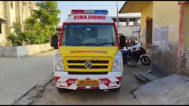 मोतिहारी: सड़क दुर्घटना में हुई युवक की मौत के बाद मोतिहारी के सदर अस्पताल में हुआ शव का पोस्टमार्टम