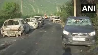 हरियाणा के नूंह मे दो सुमदाय के बीच हुई हिंसा मे कई वाहनों मे आग लगा दी #नूंह #हरियाणा #हरियाणापुलिस #बजरंगदल