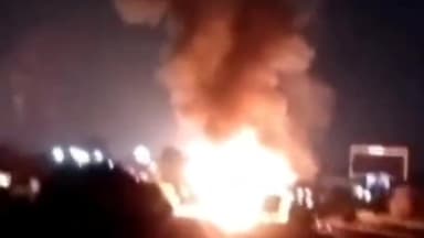 नीमराना: नीमराणा में ट्रेलर और टैंकर में एक्सीडेंट के बाद लगी भीषण आग 3 घंटे की मशक्कत से पाया काबू