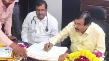 रतलाम नगर: सीएमएचओ डॉ. प्रभाकर ननावरे सेवानिवृत्त हुए विभागीय अधिकारी कर्मचारी द्वारा भावभीनी विदाई दी गई