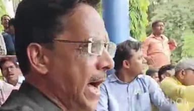 माडा: केंद्रीय कर्मशाला जयंत में आवास आवंटन को लेकर दबाव बना रहे बीएमएस एटक यूनियन ने CWS प्रबंधन कार्यालय का किया घेराव