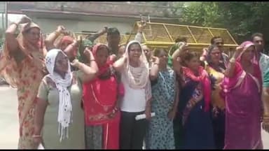 अजमेर: डिफेंस कॉलोनी के क्षेत्रवासी पहुंचे अजमेर जिला कलेक्ट्रेट, अपनी विभिन्न मांगों को लेकर जिला कलेक्टर को सौंपा ज्ञापन