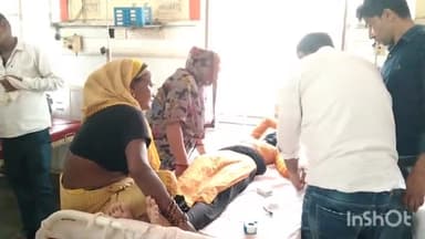 धौलपुर: भामतीपूरा के पास मोटरसाइकिल के सामने आवारा जानवर आ जाने से 2 महिला समेत 1 पुरुष हुआ गंभीर रूप से घायल अस्पताल में भर्ती