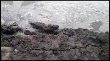 महसी: चुरईपुरवा के पास सरयू नदी में कटान हुई तेज, काटन करते नदी का वीडियो आया सामने, तटीय इलाके में हड़कंप।