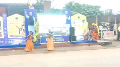 सुकमा: सुकमा के बस स्टैंड में जनसंपर्क विभाग के द्वारा चलाया गया कला जत्था कार्यक्रम लोगों को बताई गई सरकार की योजनाएं