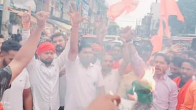 हज़ारीबाग: हरियाणा में हिंदुओं के ऊपर हुए हमले के खिलाफ बजरंग दल ने किया जिहादी आतंकवाद झंडा चौक में पुतला दहन