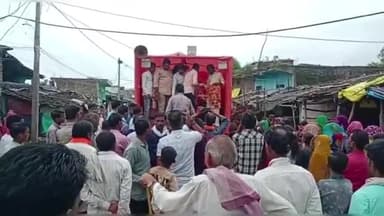 खुरई: संत श्री रविदास मंदिर निर्माण हेतु समरसता यात्रा ने दूसरे दिन खुरई के 16 ग्रामों में किया भ्रमण