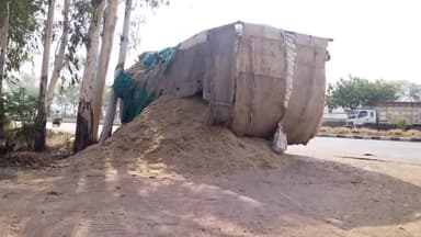 इसराना: रोहतक नेशनल हाइवे पर अमरदीप पेट्रोल पंप के निकट पलटी तुडी से भरी ट्रैक्टर-ट्रॉली, बाल-बाल बचे चालक व परिचालक