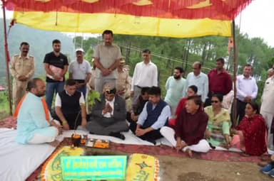 मामलिग: ममलीग में स्वास्थ्य मंत्री कर्नल धनीराम शांडिल ने तीसरे वन महोत्सव का किया शुभारंभ