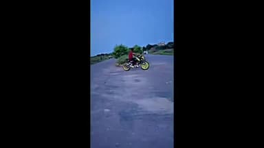 गाज़ियाबाद: डासना में बाइक पर स्टंट कर रहे युवक का वीडियो सोशल मीडिया पर हुआ वायरल, जांच में जुटी पुलिस