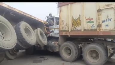 मुरादाबाद: लक्ष्मीपुर कट्टई के पास कंटेनर और ट्रक में हुई भिड़ंत, एक ट्रक का चालक गंभीर रूप से हुआ घायल