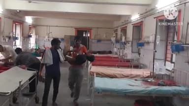 धौलपुर: वाटर वर्क्स के पास फूट ओवर ब्रिज के नीचे खड़े ट्रक में घुसी पिकअप, सवार आधा दर्जन लोग घायल, चार को किया हायर सेंटर रैफर