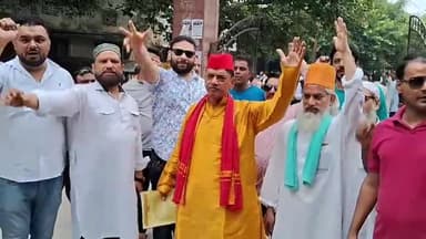 मुरादाबाद: बढ़ती महंगाई पर रोक लगाने के लिए समाजवादी पार्टी ने जिला कलेक्ट्रेट पर किया प्रदर्शन