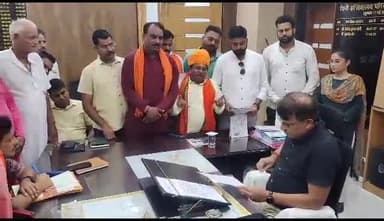 अलवर: मिनी सचिवालय में सर्व समाज समिति ने महाराणा प्रताप की मूर्ति लगाने को लेकर जिला कलेक्टर पुखराज सेन को सौंपा ज्ञापन