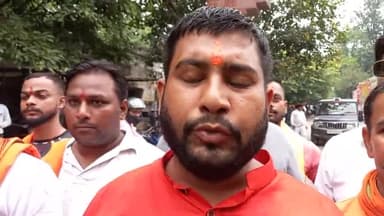 मुरादाबाद: महानगर में मीट की दुकान बंद कराने को लेकर मेरठ प्रांतीय अध्यक्ष दुष्यंत कौशल ने डीएम को सौंपा ज्ञापन