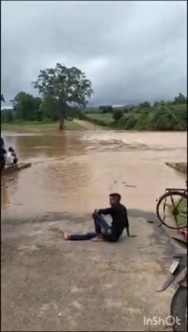 बतौली: बतौली क्षेत्र के मंगारी स्थित मांड नदी के पुल के 5 फीट ऊपर से बह रहा पानी, मार्ग हुआ अवरुद्ध, पांच गांव प्रभावित