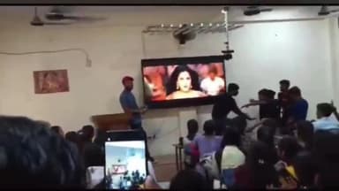 गुना नगर: कोचिंग में अश्लील गाने पर डांस का वीडियो हुआ वायरल, VHP कार्यकर्ताओं ने शिक्षक पर FIR हेतु सिटी कोतवाली में दिया आवेदन