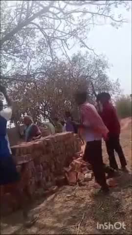 दारू: आंगो में दबंगों द्वारा घर तोड़ने के बाद आदिवासी परिवार हुआ बेघर