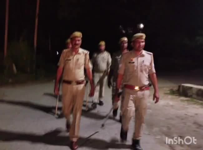 जानसठ: सुरक्षा की दृष्टि से रामराज पुलिस द्वारा ग्राम देवल मे पैदल गस्त  किया #सुरक्षा #uppulice