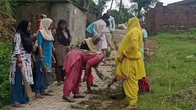 मोरनी: जिला प्रशासन के आदेशानुसार पलासरा में चलाया गया स्वच्छता अभियान, सरपंच व पंच सहित ग्रामीणों ने लिया भाग