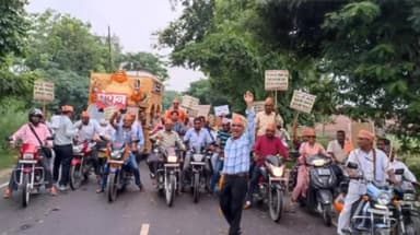 बिसौली: पुरानी पेंशन बहाली को लेकर संयुक्त मोर्चा के बैनर तले निकाली जा रही रथ यात्रा का बिसौली के मदनजुड़ी गांव पर हुआ स्वागत