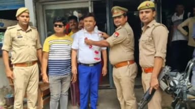 उतरौला: आपरेशन त्रिनेत्र सीसीटीवी कैमरा लगवाने वाले त्रिनेत्रमित्र दुकानदार को प्रभारी निरीक्षक ने सहदुल्लानगर मे किया सम्मानित