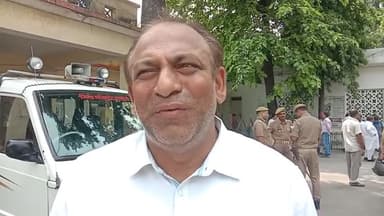 मुरादाबाद: सपा नेता स्वामी प्रसाद मौर्य का अभद्र टिप्पणी मामला, कोर्ट में वाद दायर करने पहुंचे शिवसेना जिला प्रमुख वीरेंद्र अरोड़ा