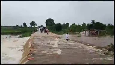 शाहनगर: तेज बारिश से नदी-नाले में आया उफान, शाहनगर थाना प्रभारी ने लोगों से पानी होने पर नदी नाले पार न करने की अपील की