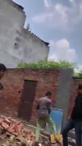 गाज़ियाबाद: डासना में ₹1 लाख की रंगदारी मांगने व मकान तोड़ने के मामले में पुलिस ने दबंगों को किया गिरफ्तार