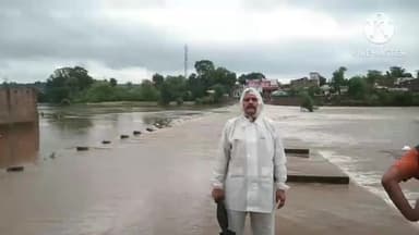 बटियागढ़: बटियागढ़ में देर रात से हो रही बारिश के चलते बटियागढ़ की जुड़ी नदी उफान पर आई, दमोह छतरपुर मार्ग हुआ बंद
