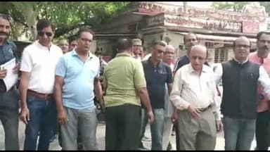 अजमेर: शहर में बढ़ती पेयजल की भारी किल्लत को लेकर हरीभाऊ उपाध्याय नगर विकास समिति के लोग पहुंचे कलेक्ट्रेट, किया प्रदर्शन