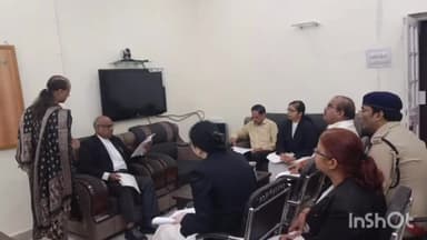 बेमेतरा: बेमेतरा जिला न्यायालय में नेशनल लोक अदालत की तैयारियों के संबंध में जिला न्यायाधीश ने ली अधिकारियों की बैठक