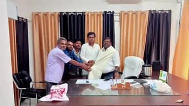 बाजपट्टी: प्रखंड प्रमुख अफजल आलम ने कार्यालय कक्ष में BDO संदीप सौरभ से की औपचारिक मुलाकात