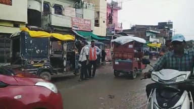 अतर्रा: अतर्रा में अवैध टैक्सी स्टैंडों का संचालन धडल्ले से जारी,प्रशासन द्वारा नहीं की जा रही प्रभावी कार्यवाही।