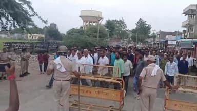 रामगंजमण्डी: रेस्टोरेंट पर हुई फायरिंग मामले में विधयाक दिलावर ने समर्थकों के साथ सुकेत थाने पर दिया धरना, पुलिस पर लगाए गम्भीर आरोप