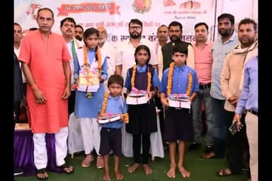 बेमेतरा: सोड़ में आयोजित शाला प्रवेश उत्सव एवं लोकार्पण भूमि पूजन समारोह में शामिल हुए बेमेतरा विधायक आशीष छाबड़ा