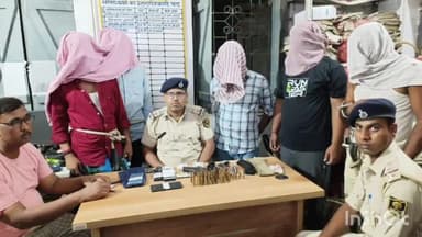 खगड़िया: सोनमनकी बाजार के निकट पुलिस ने कुख्यात अपराधी समेत 5 अपराधियों को किया गिरफ्तार, भारी मात्रा में हथियार व गोली बरामद