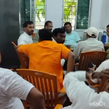 कलेर: मनरेगा सभागार कलेर में कार्यक्रम पदाधिकारी की अध्यक्षता में मुखियाओं की ली गई बैठक, समस्याओं पर की गई चर्चा