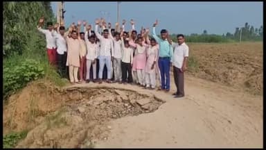 हसनपुर: ओगपुरा के निकट जेएनएस इंटर कॉलेज के पास सड़क हुई ध्वस्त, अध्यापकों संग छात्र-छात्राओं ने किया प्रदर्शन