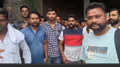 जगाधरी: निगम क्षेत्र में कूड़ा उठाने वाले कर्मचारियों ने ठेकेदार से नाराज होकर कूड़ा सेंटर पर किया प्रदर्शन