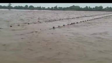 बटियागढ़: हिनौता घाट की सुनार नदी का जलस्तर बढ़ने से पथरिया नरसिंहगढ़ मार्ग बंद
