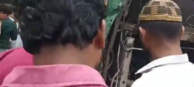 मुरादाबाद: गोधी में तेज रफ़्तार के कारण पलटी बस, 2 लोग हुए घायल