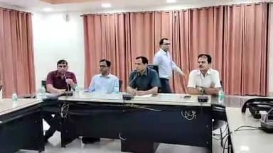 मुरादाबाद: DRM ऑफिस में प्रेस वार्ता आयोजित, 6 अगस्त को PM द्वारा अमृत भारत योजना के तहत होने वाले शिलान्यास समारोह की दी जानकारी