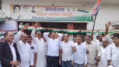 रायबरेली: शहर के तिलक भवन कांग्रेस कार्यालय के सामने जिला कांग्रेस कमेटी ने राहुल गांधी की सदस्यता बहाल किए जाने पर मनाया जश्न