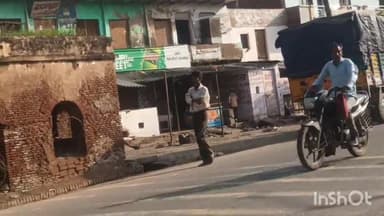 आगरा: शाहदरा स्थिति पेट्रोल पंप के पास चंद्र प्रकाश व्यक्ति की दुकान पर सुबह 5 बजे से बेची जाती है शराब,आबकारी विभाग मौन।।