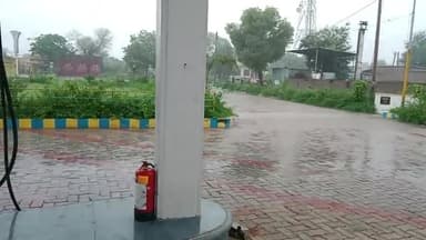 कांचरौली मैं शनिवार को सुबह से शुरू हुई रिमझिम बारिश का दौरा लगातार जारी रहा है कभी तेज तो कभी हल्की बारिश