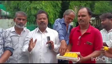 कुरवाई :— विदिशा,अंबा नगर, किरवाया, पीक लोन, मेहलुआ चौराहे पर आतिशबाजी कर मिष्ठान वितरण कर राहुल गांधी की सासंद सदस्यता बहाली पर खुशियां मनाई ।